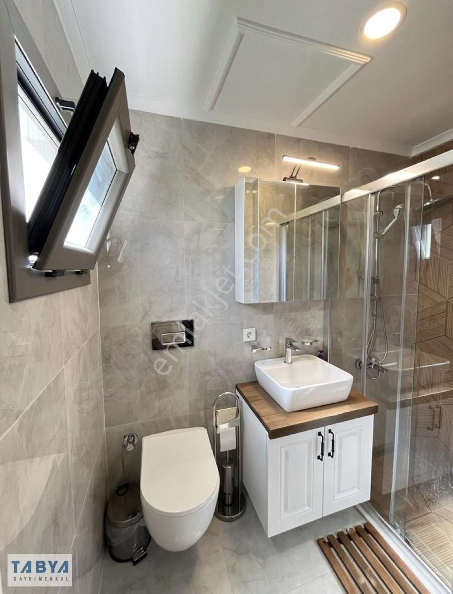 Sığacık'da Site İçerisinde Ful Eşyalı Havuzlu Tam Müstakil Villa - Görsel 24