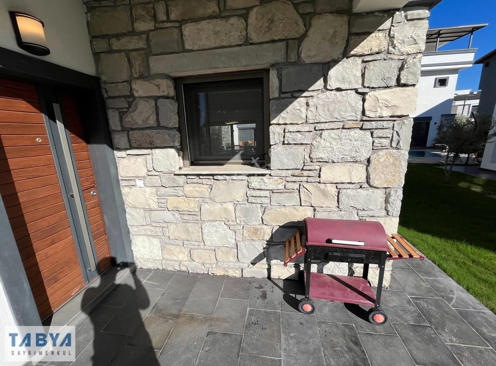 Sığacık'da Site İçerisinde Ful Eşyalı Havuzlu Tam Müstakil Villa - Görsel 3