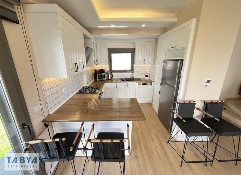 Sığacık'da Site İçerisinde Ful Eşyalı Havuzlu Tam Müstakil Villa - Görsel 26