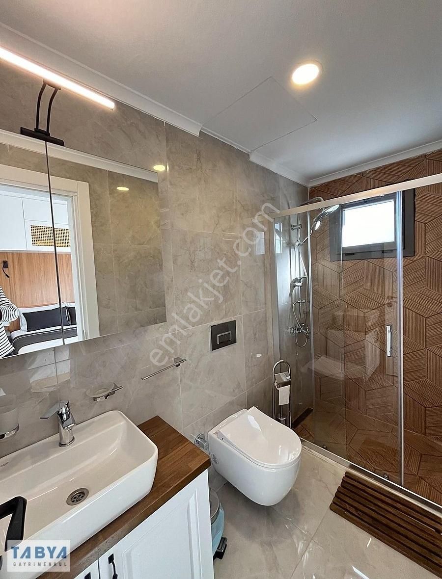 Sığacık'da Site İçerisinde Ful Eşyalı Havuzlu Tam Müstakil Villa - Görsel 28