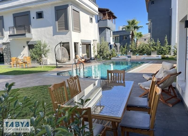 Sığacık'da Site İçerisinde Ful Eşyalı Havuzlu Tam Müstakil Villa - Görsel 33