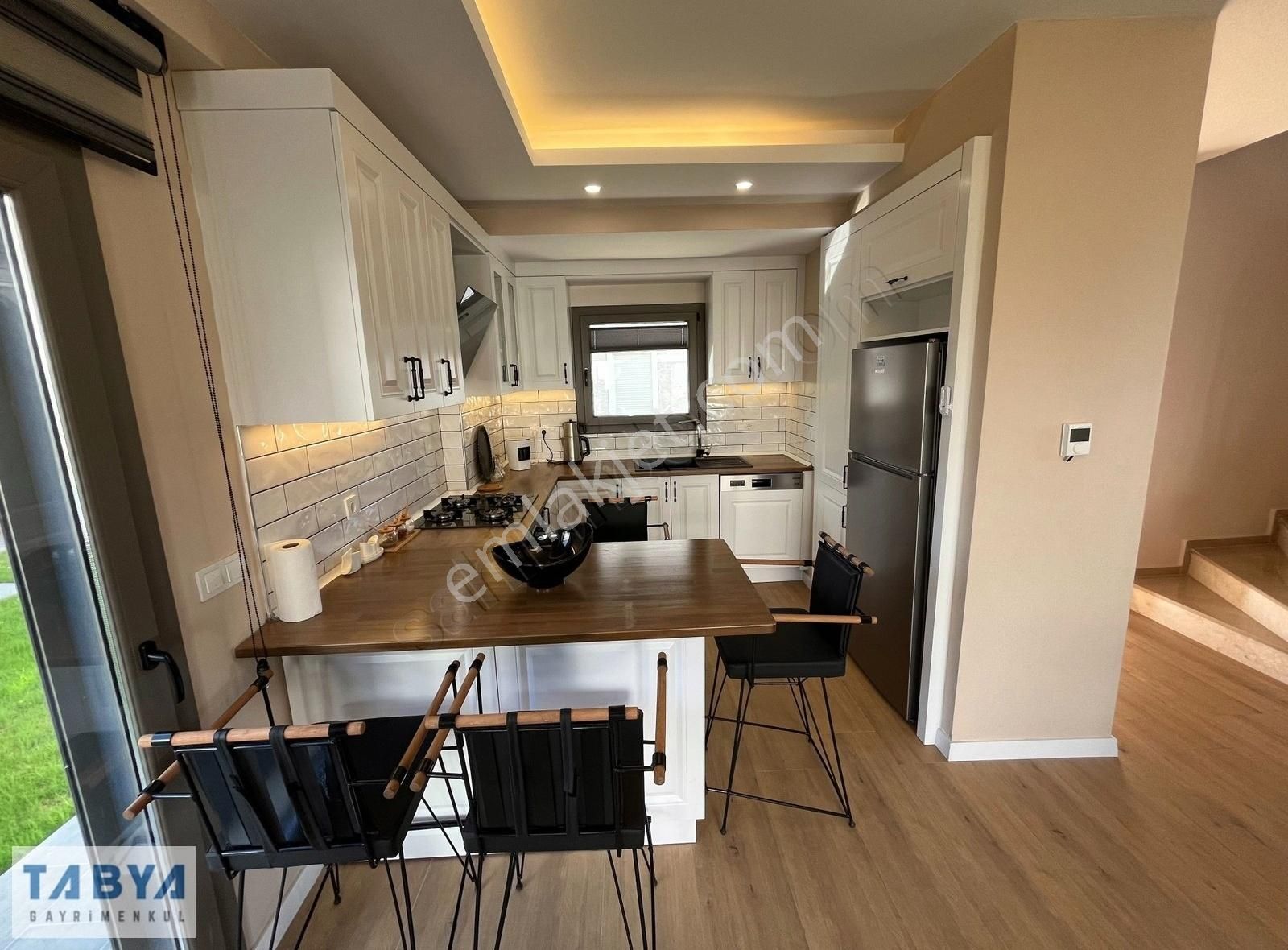 Sığacık'da Site İçerisinde Ful Eşyalı Havuzlu Tam Müstakil Villa - Görsel 25