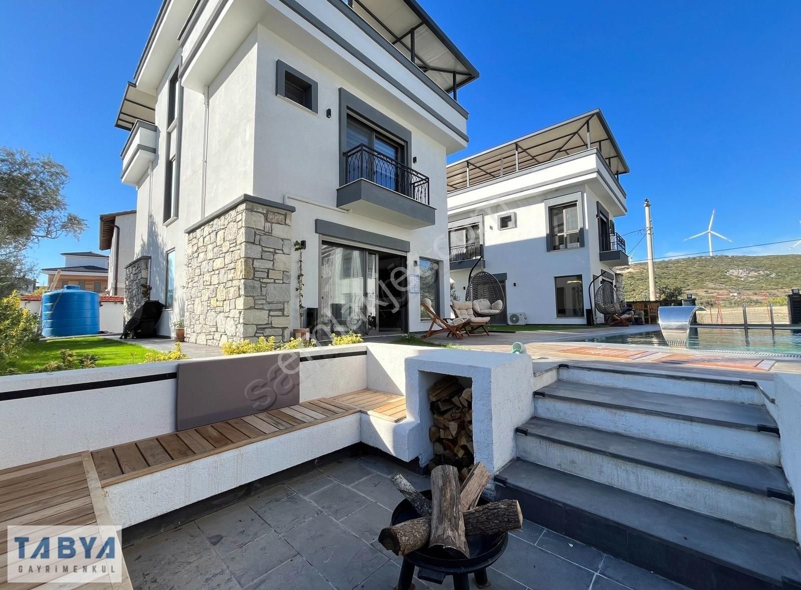 Sığacık'da Site İçerisinde Ful Eşyalı Havuzlu Tam Müstakil Villa - Görsel 14