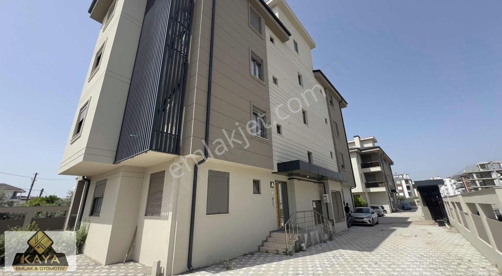 Döşemealtı Merkezde Havuzlu Site İçi Ebevyn Banyolu Geniş 2+1