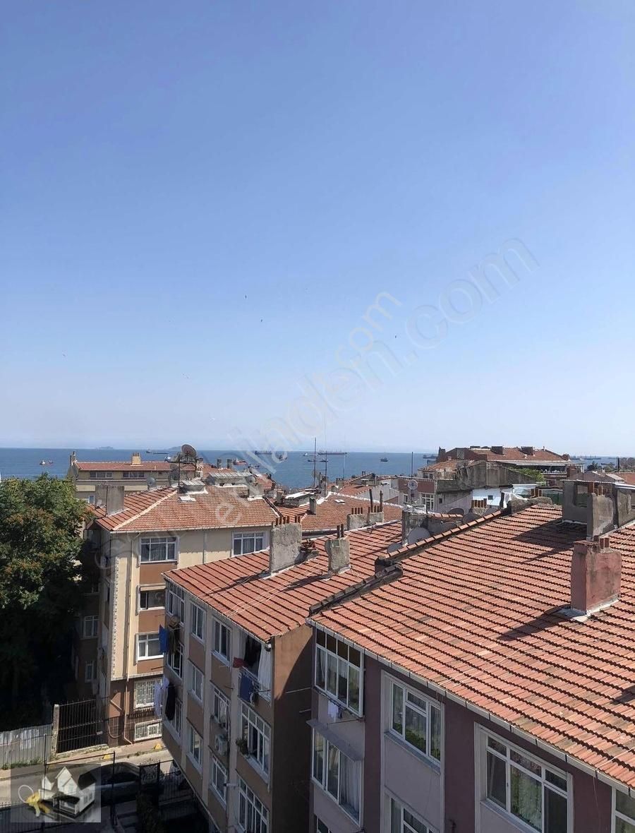Bora Emlak'tan Deniz Manzaralı 1.5+1 Otoparklı Site İçinde