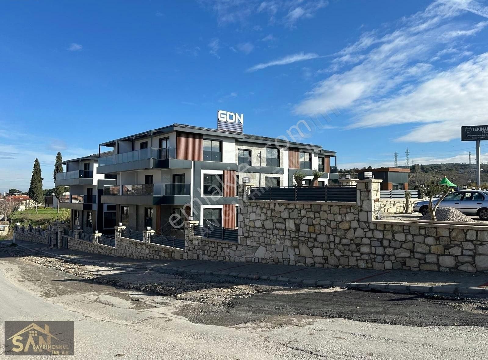 Urla Merkezde Havuzlu Site İçinde Sıfır Kiralık Ultra Lüks Daire