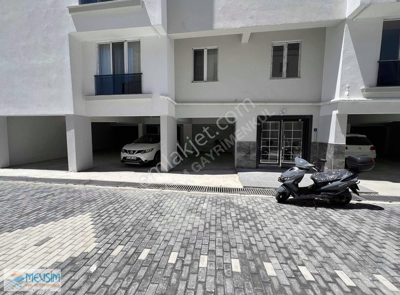 Lozanlar Arkası Sıfır 3+1 135 M2 Ara Kat Daire