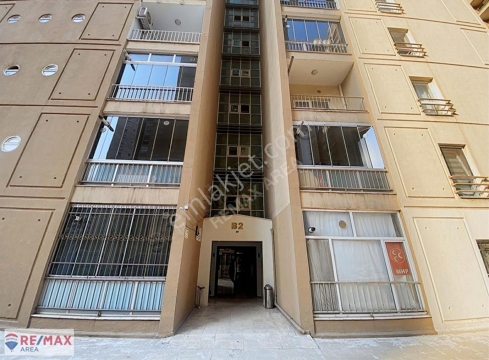 Remax Area Dan Doğan Bey Tokiler De 3+1 Kiralık Daire