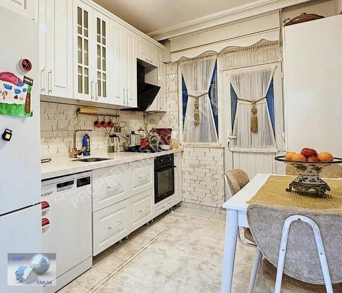Çeşit Emlak Sütlüce De Yeni Bina Da 3+1 115m2 Duz Giriş Daire
