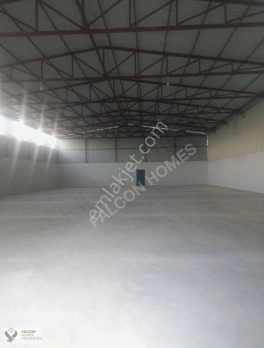 Yenigölde Depolamaya Müsait 600 M2 Modern Depo Ofis Wc Mutfaklı