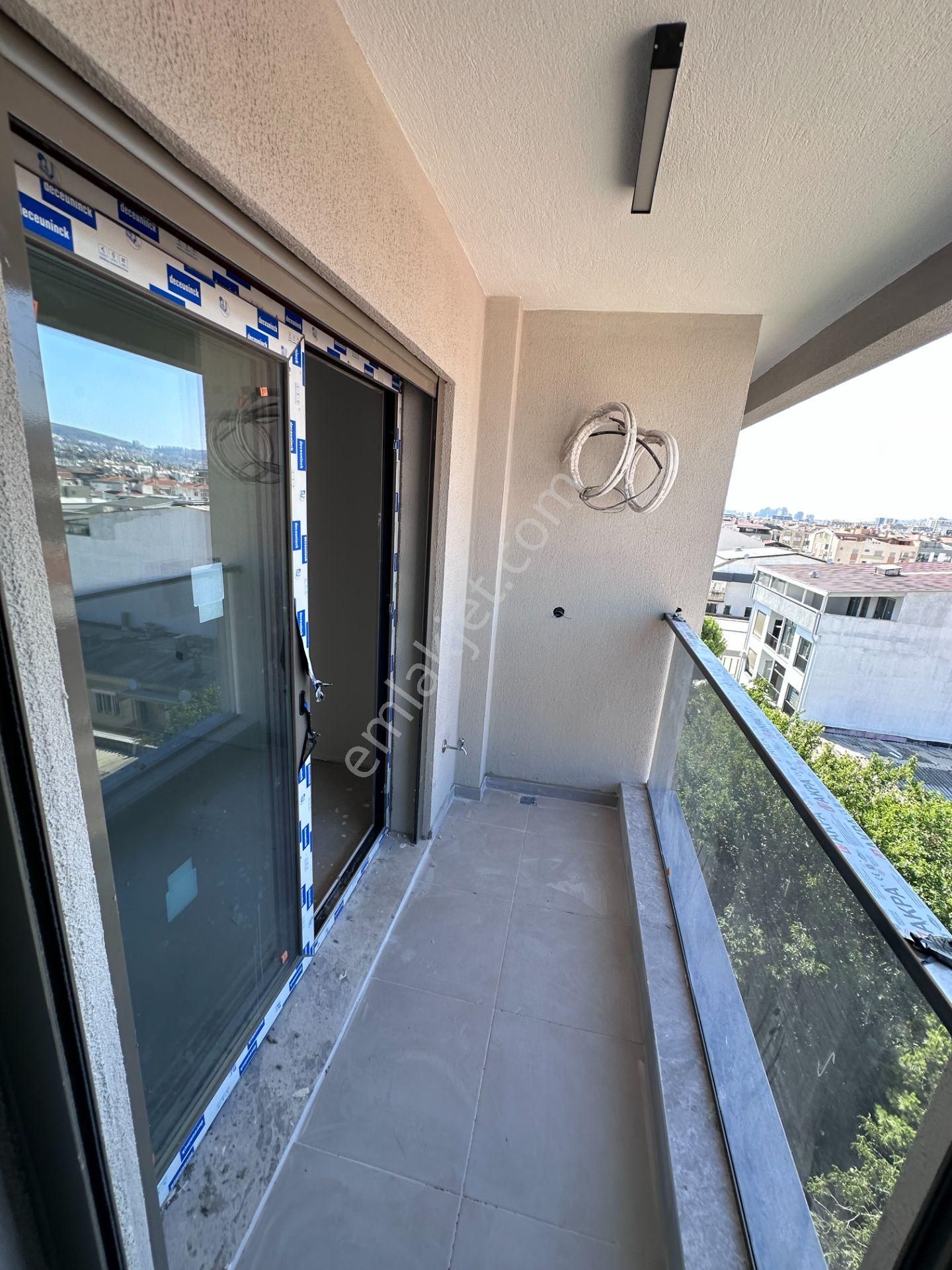 Mert Uçar'dan Satılık Karşıyaka Merkez De Sıfır 2+1 Daire - Görsel 23