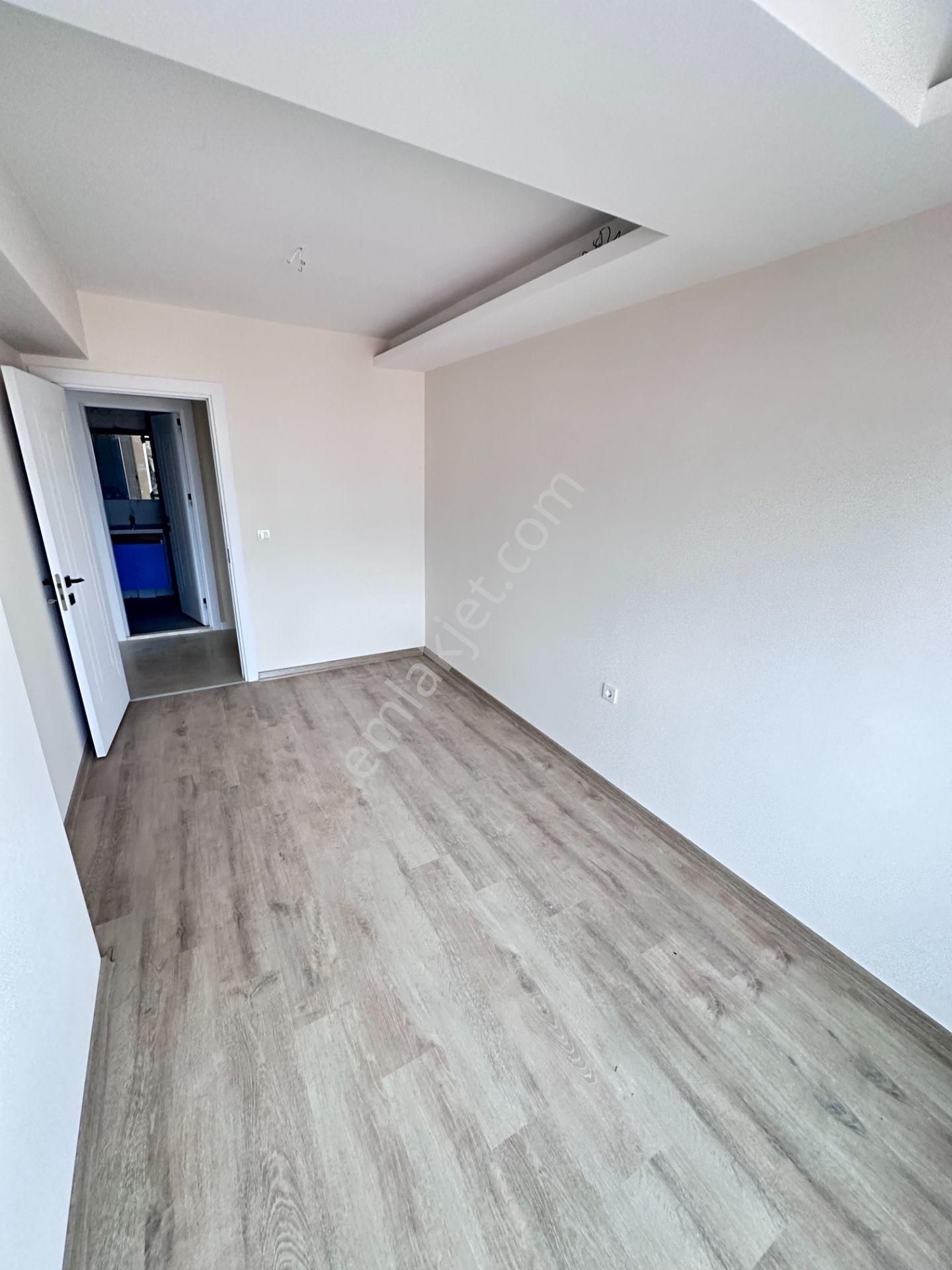 Mert Uçar'dan Satılık Karşıyaka Merkez De Sıfır 2+1 Daire - Görsel 11