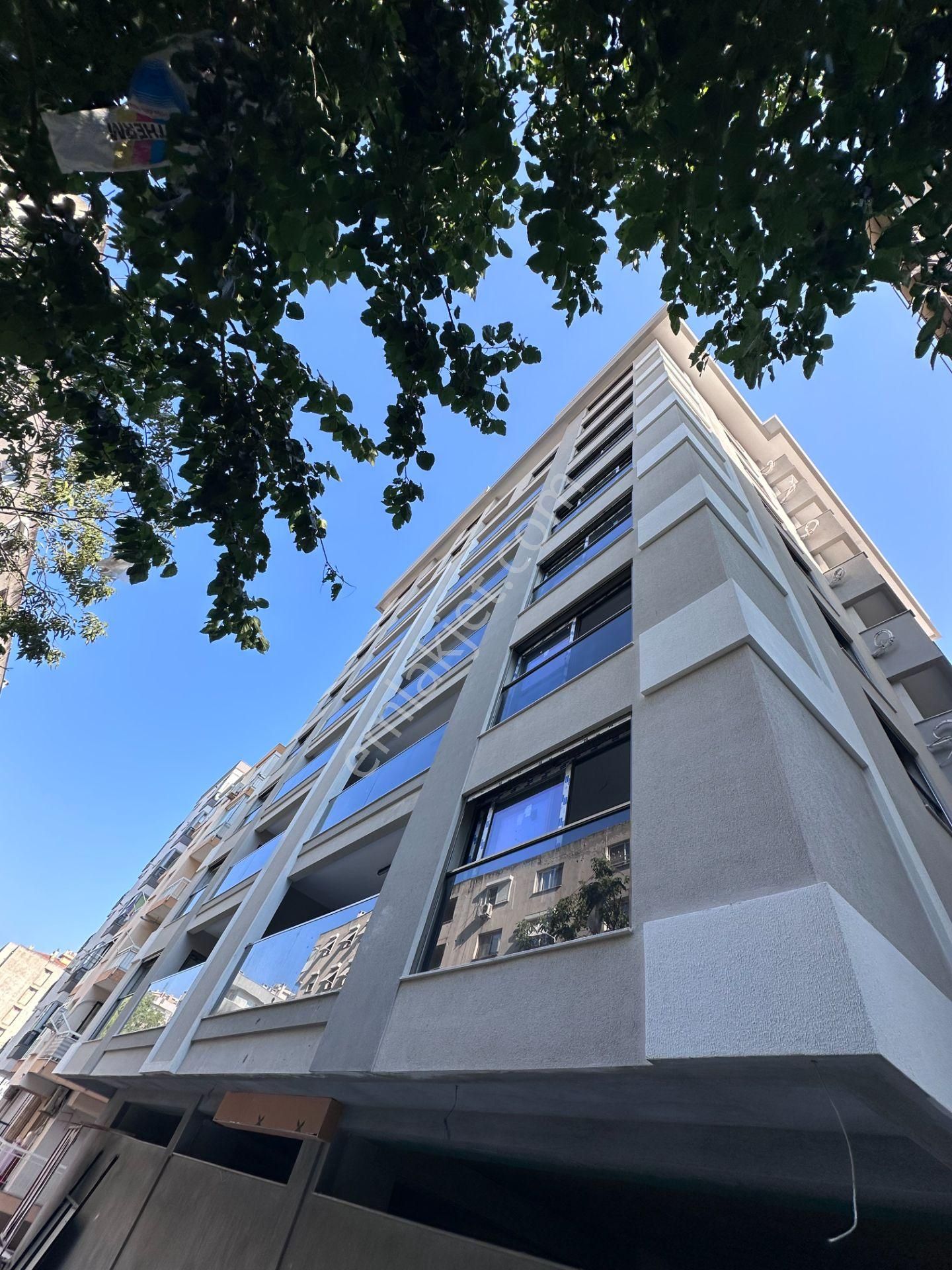 Mert Uçar'dan Satılık Karşıyaka Merkez De Sıfır 2+1 Daire