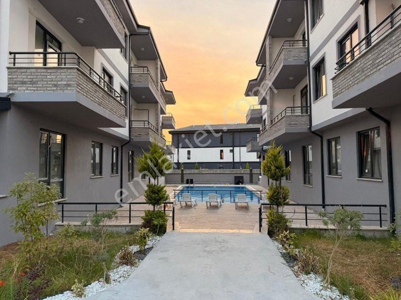 Karasu Aziziye Mah. Havuzlu Site İçerisinde 2+1 Ara Kat Net:75 M2 Sıfır Satılık Daire - Görsel 3