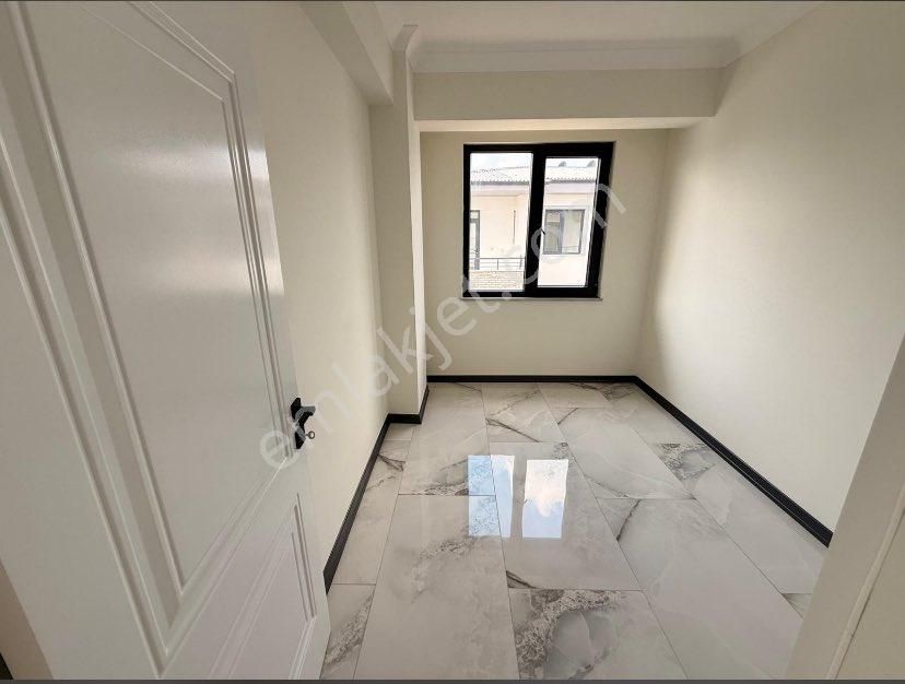 Karasu Aziziye Mah. Havuzlu Site İçerisinde 2+1 Ara Kat Net:75 M2 Sıfır Satılık Daire - Görsel 10