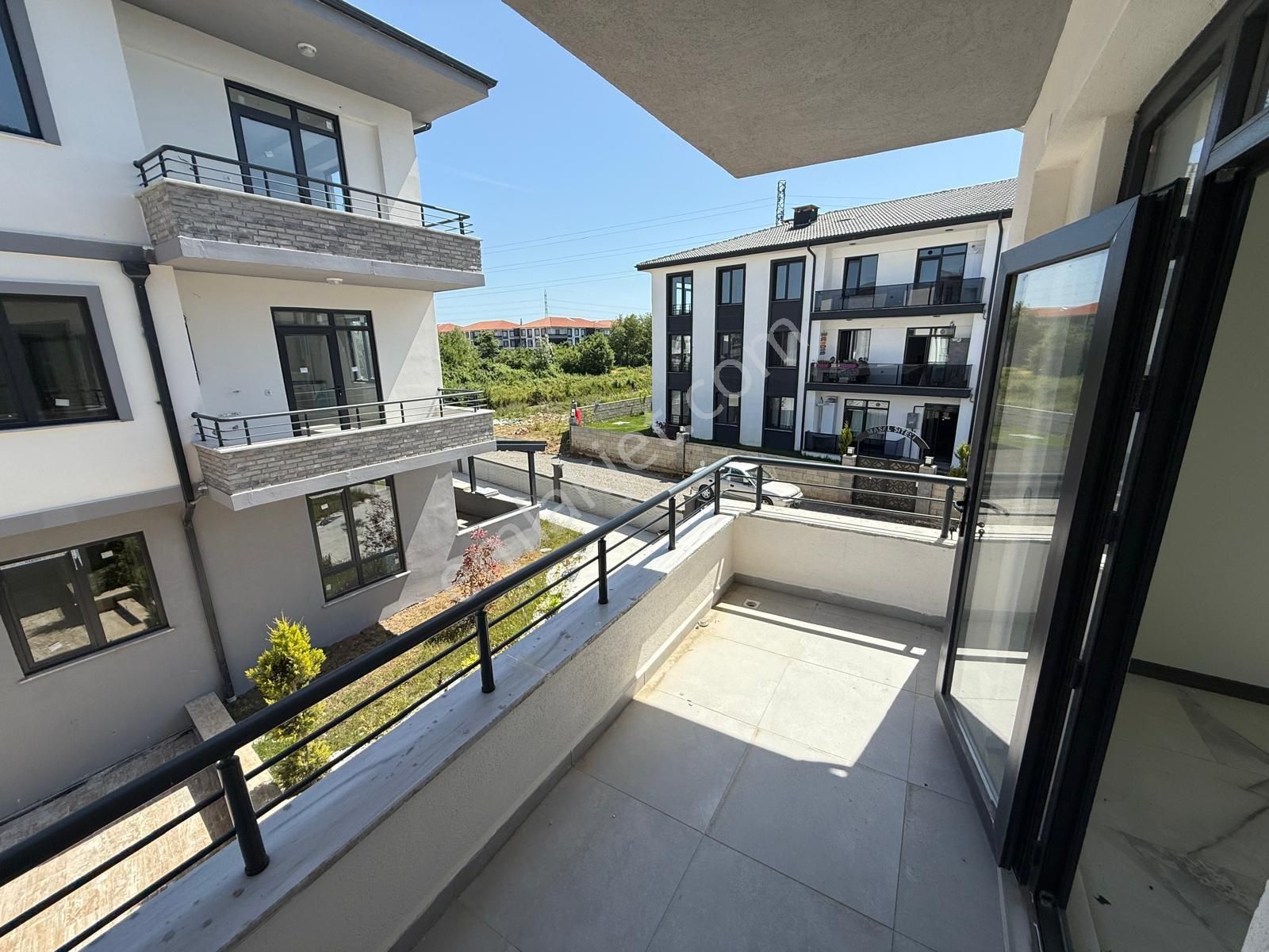 Karasu Aziziye Mah. Havuzlu Site İçerisinde 2+1 Ara Kat Net:75 M2 Sıfır Satılık Daire - Görsel 34