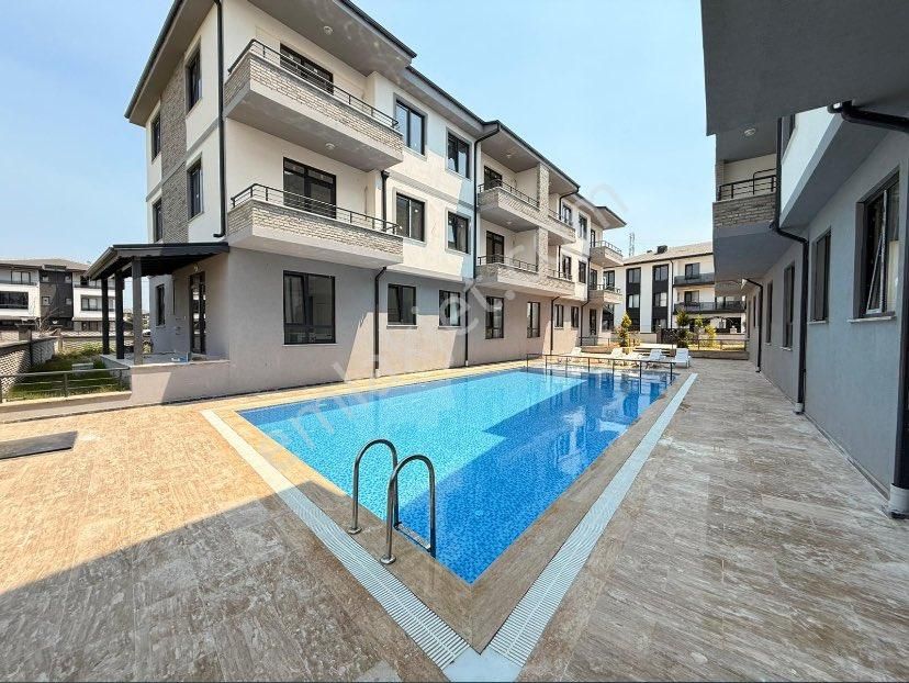 Karasu Aziziye Mah. Havuzlu Site İçerisinde 2+1 Ara Kat Net:75 M2 Sıfır Satılık Daire - Görsel 4