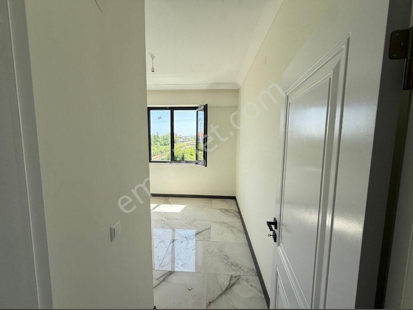 Karasu Aziziye Mah. Havuzlu Site İçerisinde 2+1 Ara Kat Net:75 M2 Sıfır Satılık Daire - Görsel 11