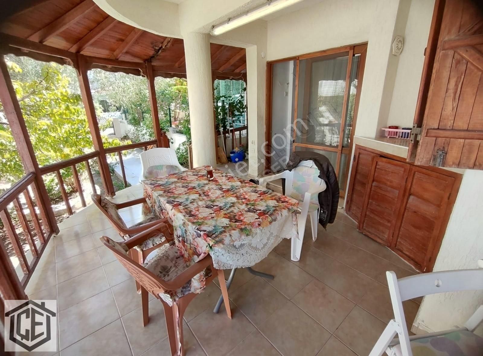 Çeşme Germiyan Burcu Sitesi'nde Büyük Bahçeli Dubleks Yazlık - Görsel 13