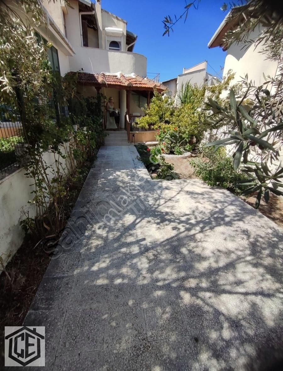 Çeşme Germiyan Burcu Sitesi'nde Büyük Bahçeli Dubleks Yazlık - Görsel 32