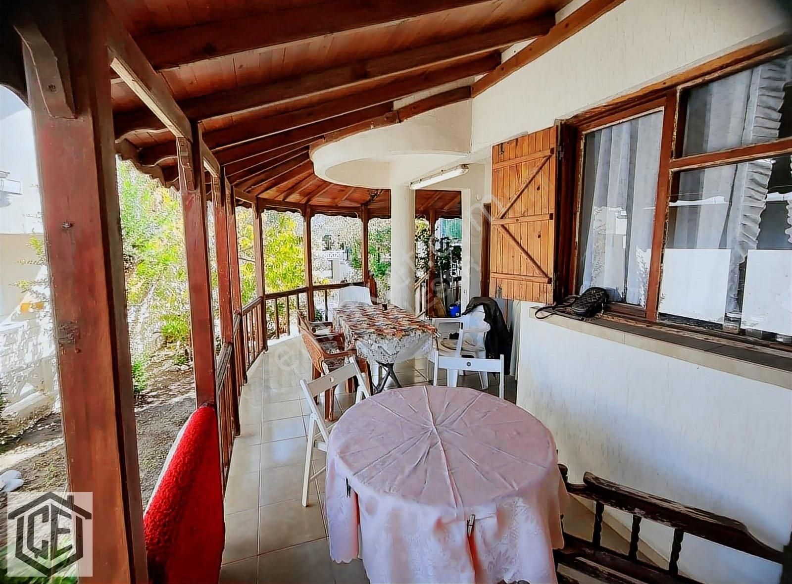 Çeşme Germiyan Burcu Sitesi'nde Büyük Bahçeli Dubleks Yazlık - Görsel 9