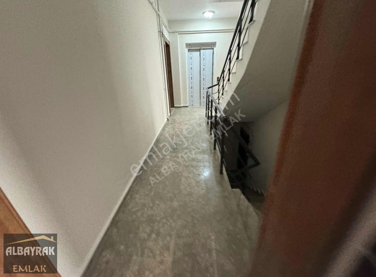 Albayrak Emlaktan Cadde Üzeri Kullanışlı Balkonlu Daire