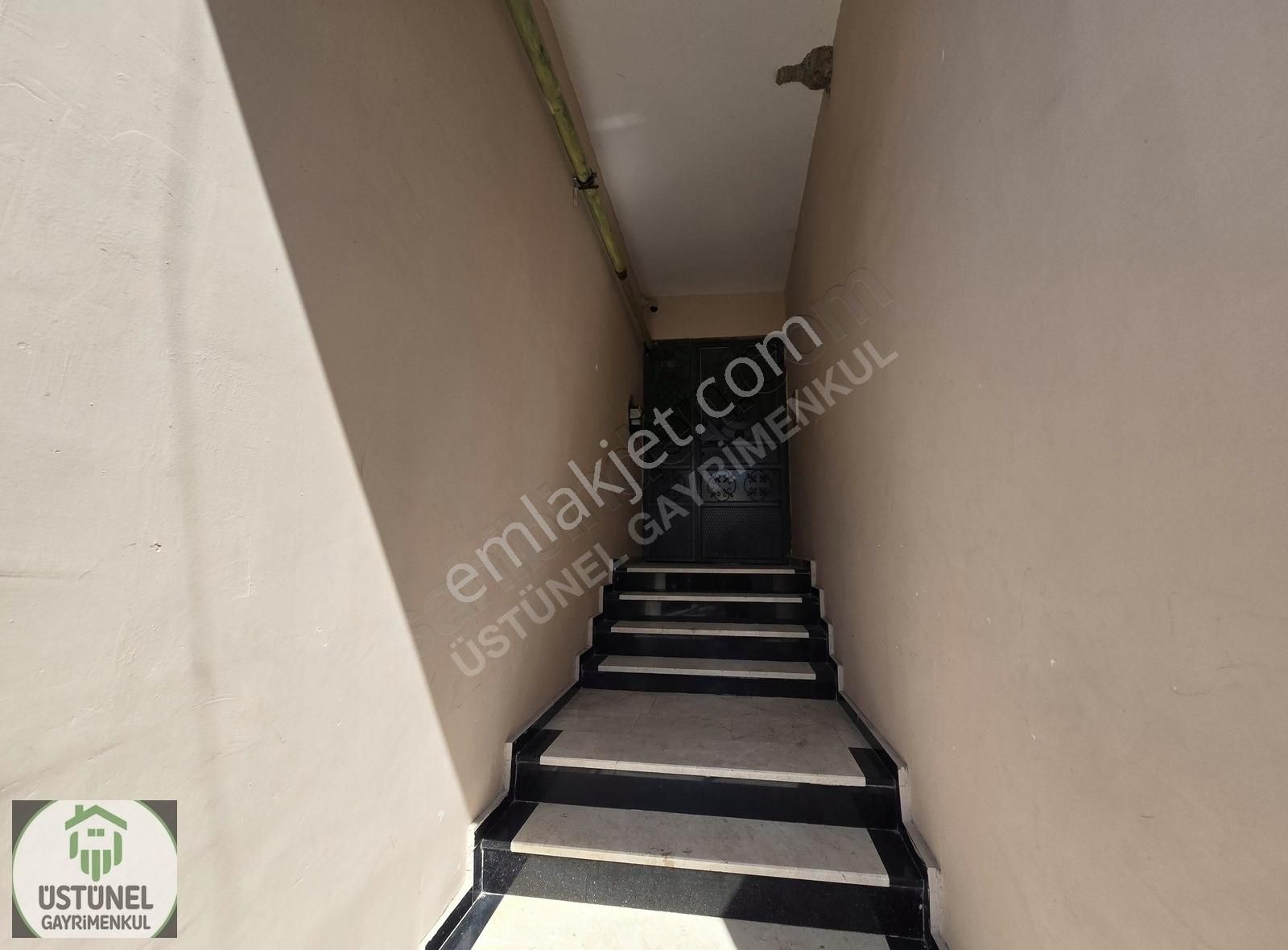 Üstünel'den Dumlupınar'da Geniş Mülkiyetli Kiracısız Daire