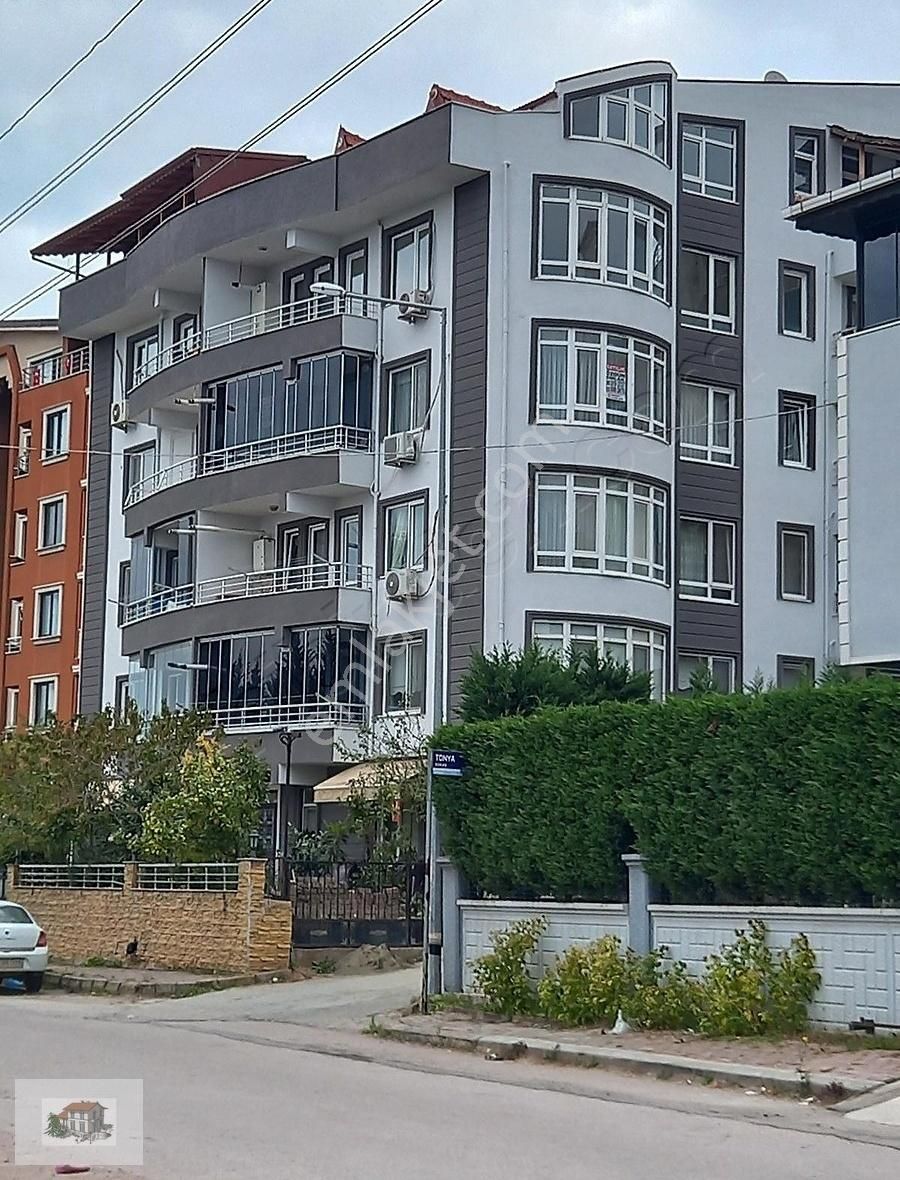 İzmit Otogar Mevkinde İçi Boş 3+1 Ara Kat Satılık Daire.