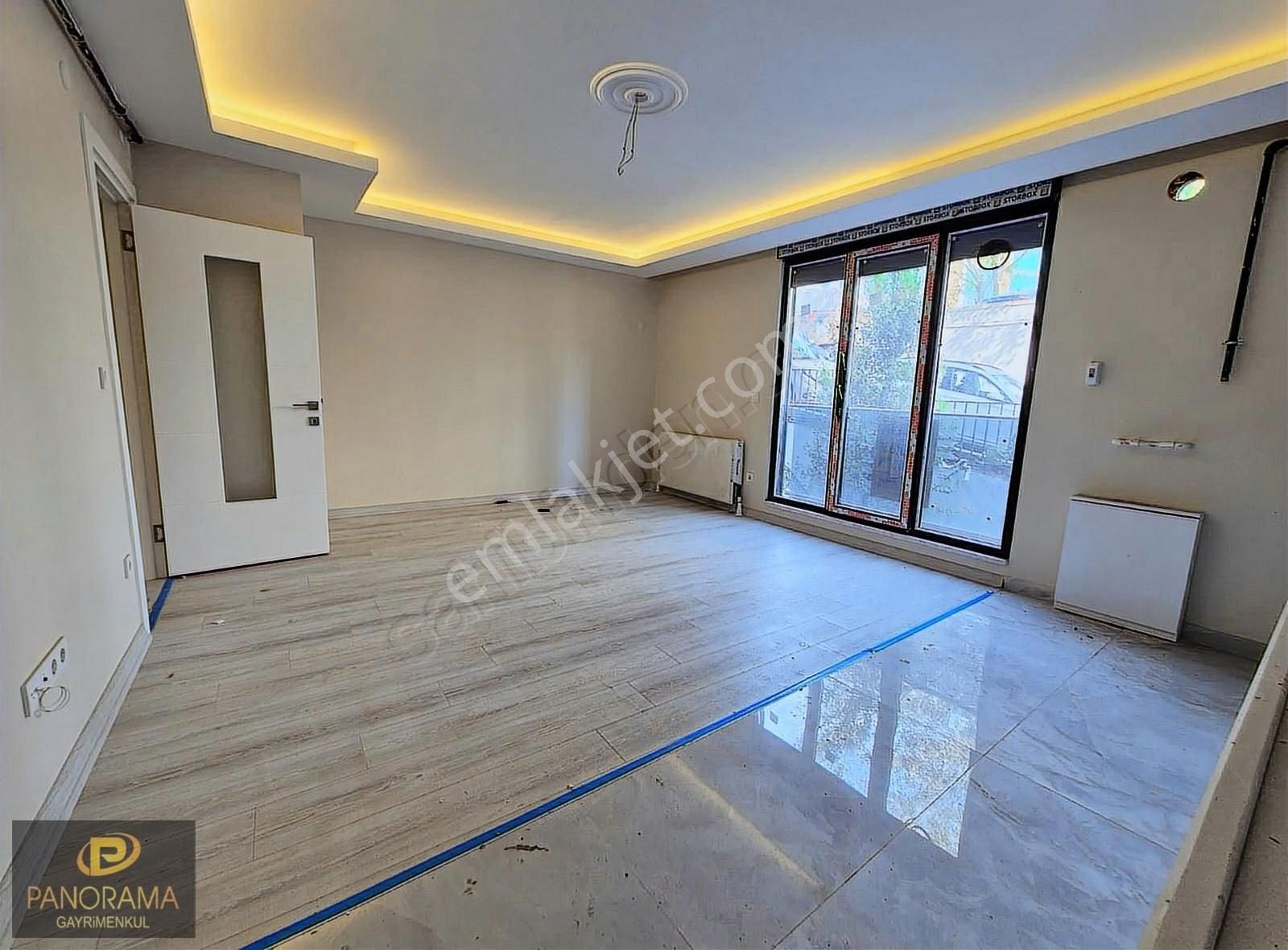 Panorama'dan Ferah'da Cadde Üzeri Mükemmel Konumda Geniş 1+1