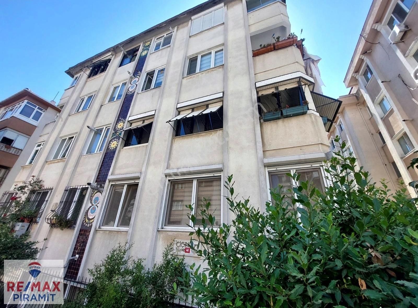 Acıbadem Yaprak Sokak'ta Boş, Yatırımlık 3+1 Daire