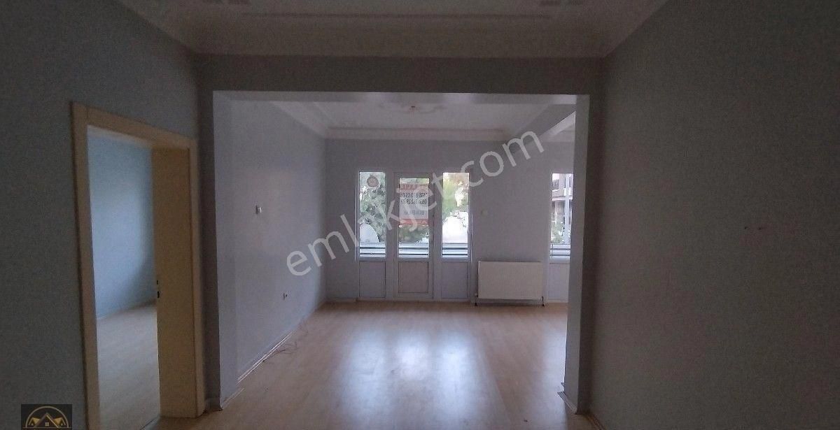 Ekin Emlak'tan Çakıltaş Sokak'ta 2+1 Kiralık Daire