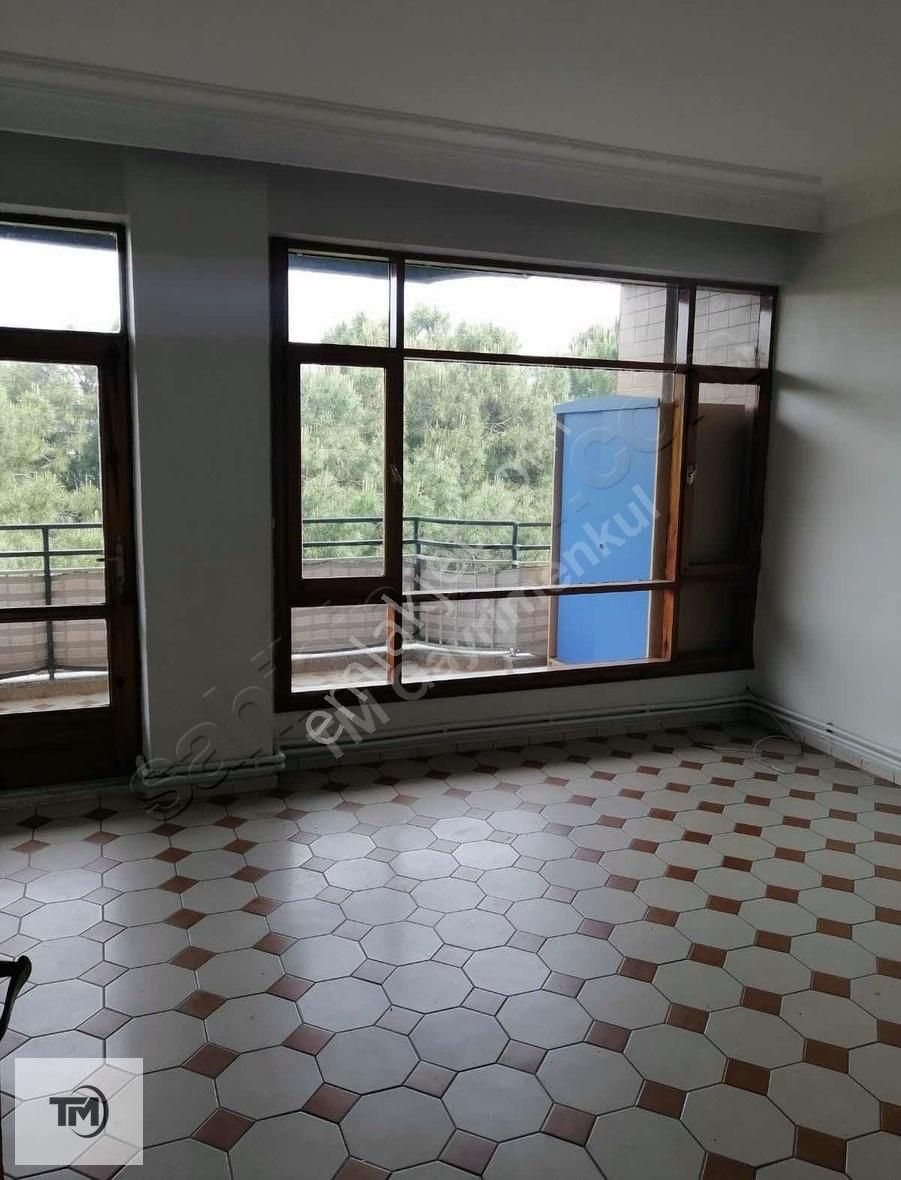 Menemen Çarşı Da Aile Apartmanı