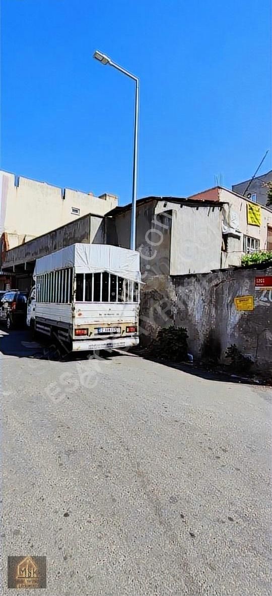 Mesak Gayrimenkulden Satılık Müstakil 2 Katlı Daire Ve 4 Dükkan