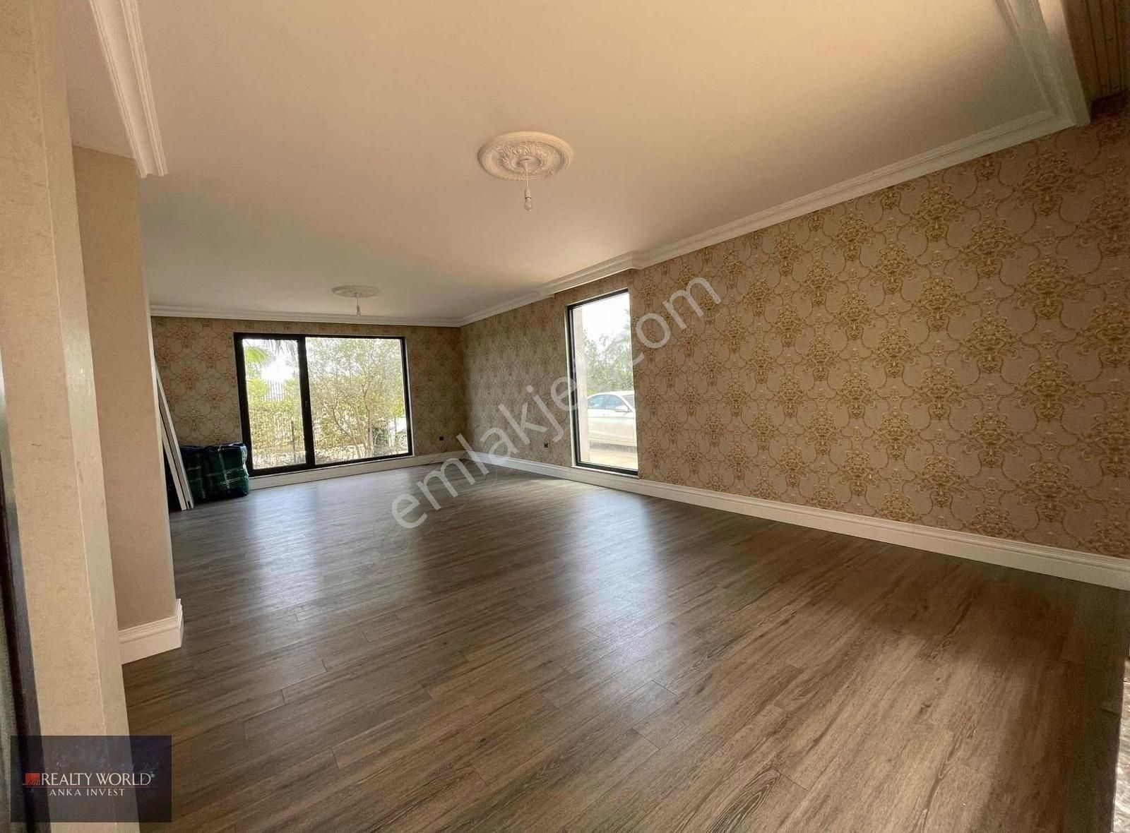 Realty World'den Site İçinde Satılık 4+1 Villa