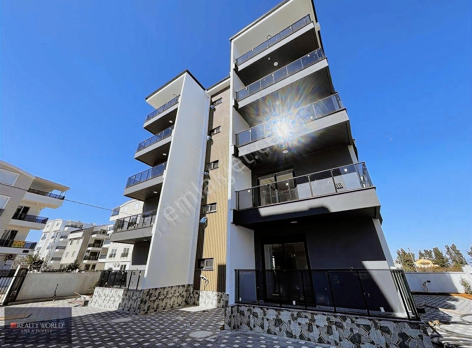 Realty World Anka Invest'den Arakat Sıfır Binada 1+1 Daire