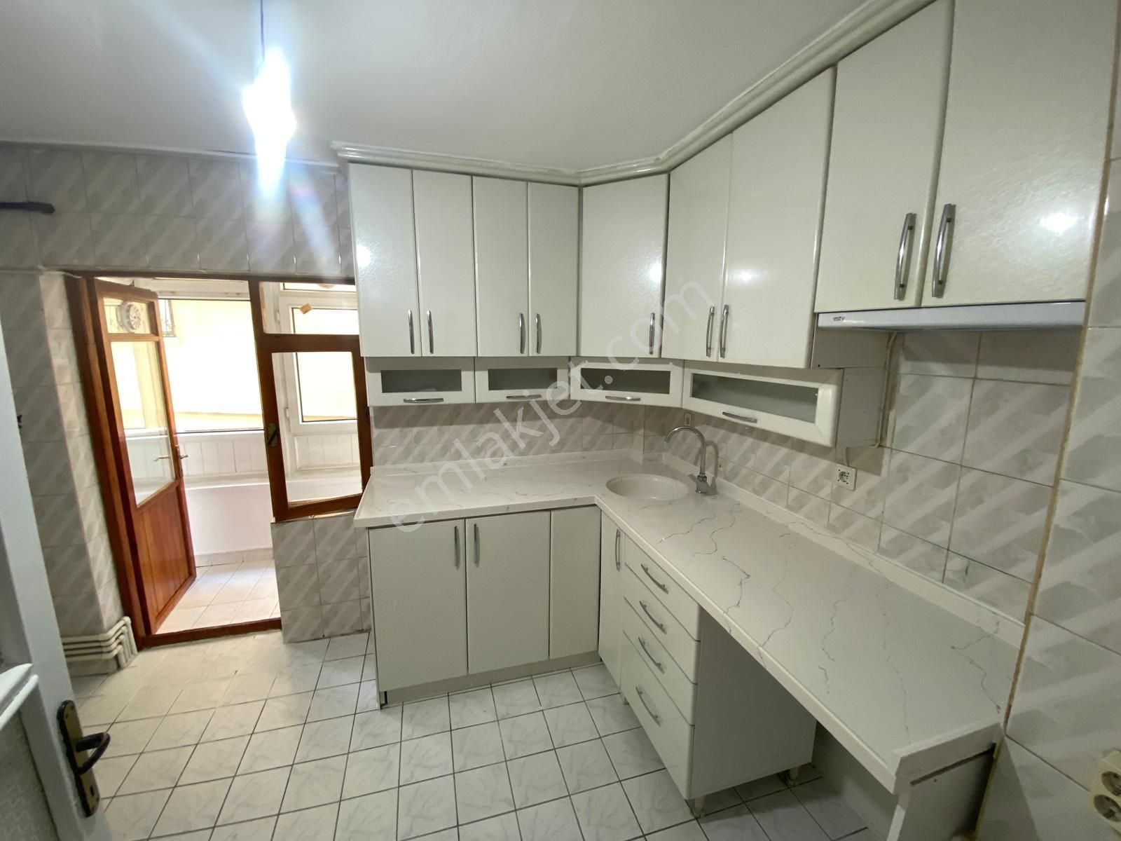 Yenimahalle Serdar Sokakta Metroya Yakın 3+1 Yapılı Yüksek Giriş Kiralık