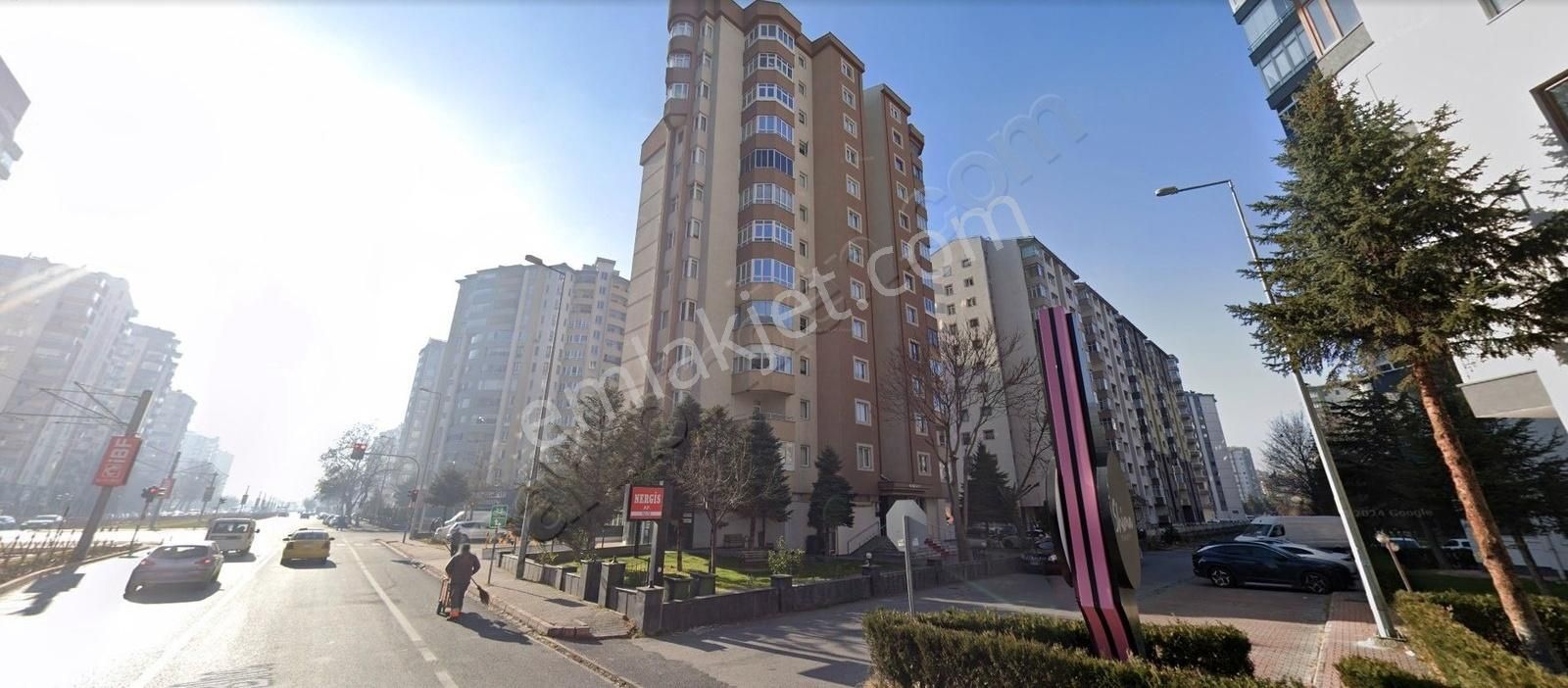 Eşyalı Ultra Geniş 4+1 Çift Banyo Çift Balkon Geniş Otopark