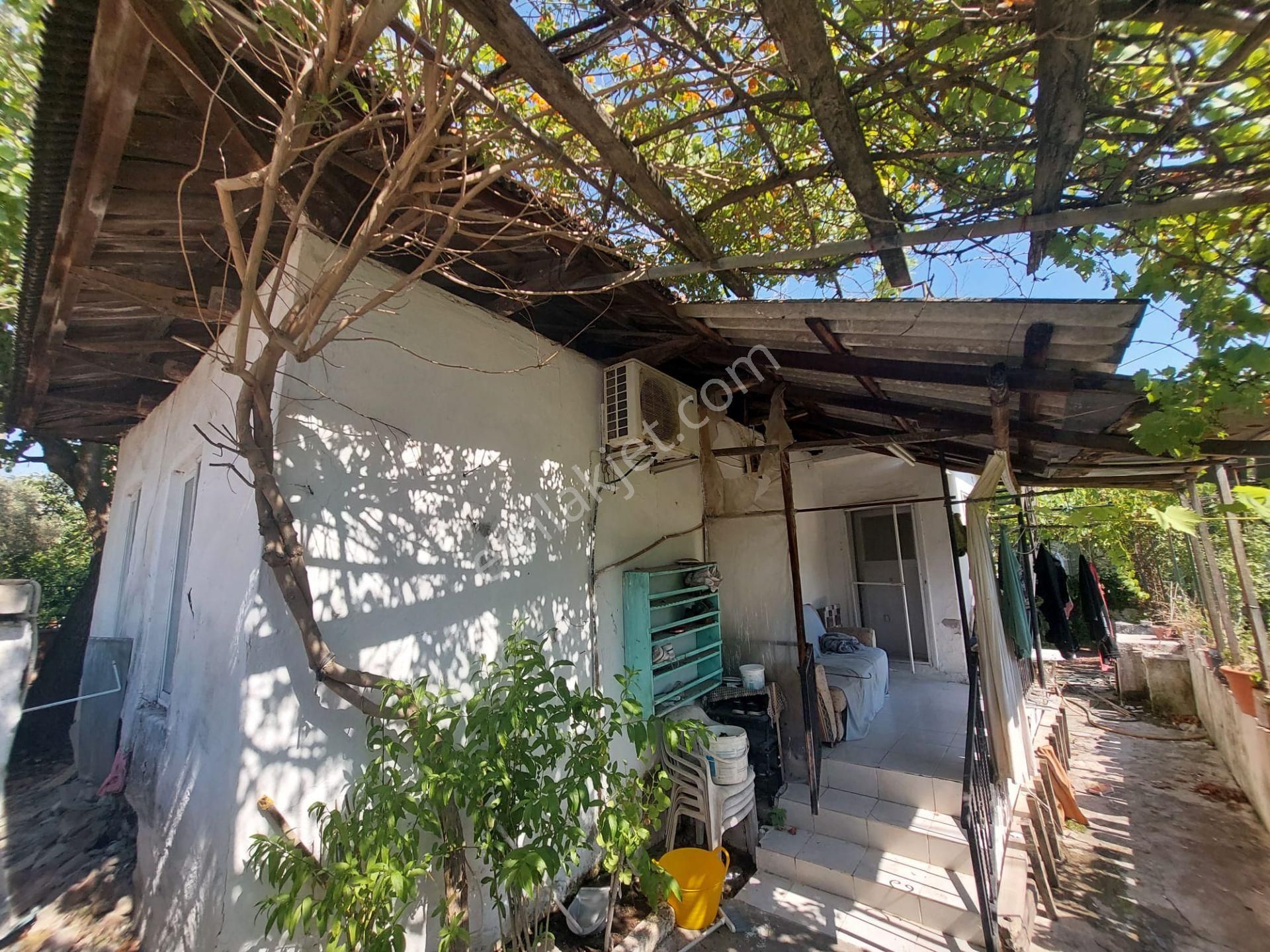 Muğla Köyceğiz Gülpınar’da Göl Yakını Bahçeli Kargir Köy Evi Satılık