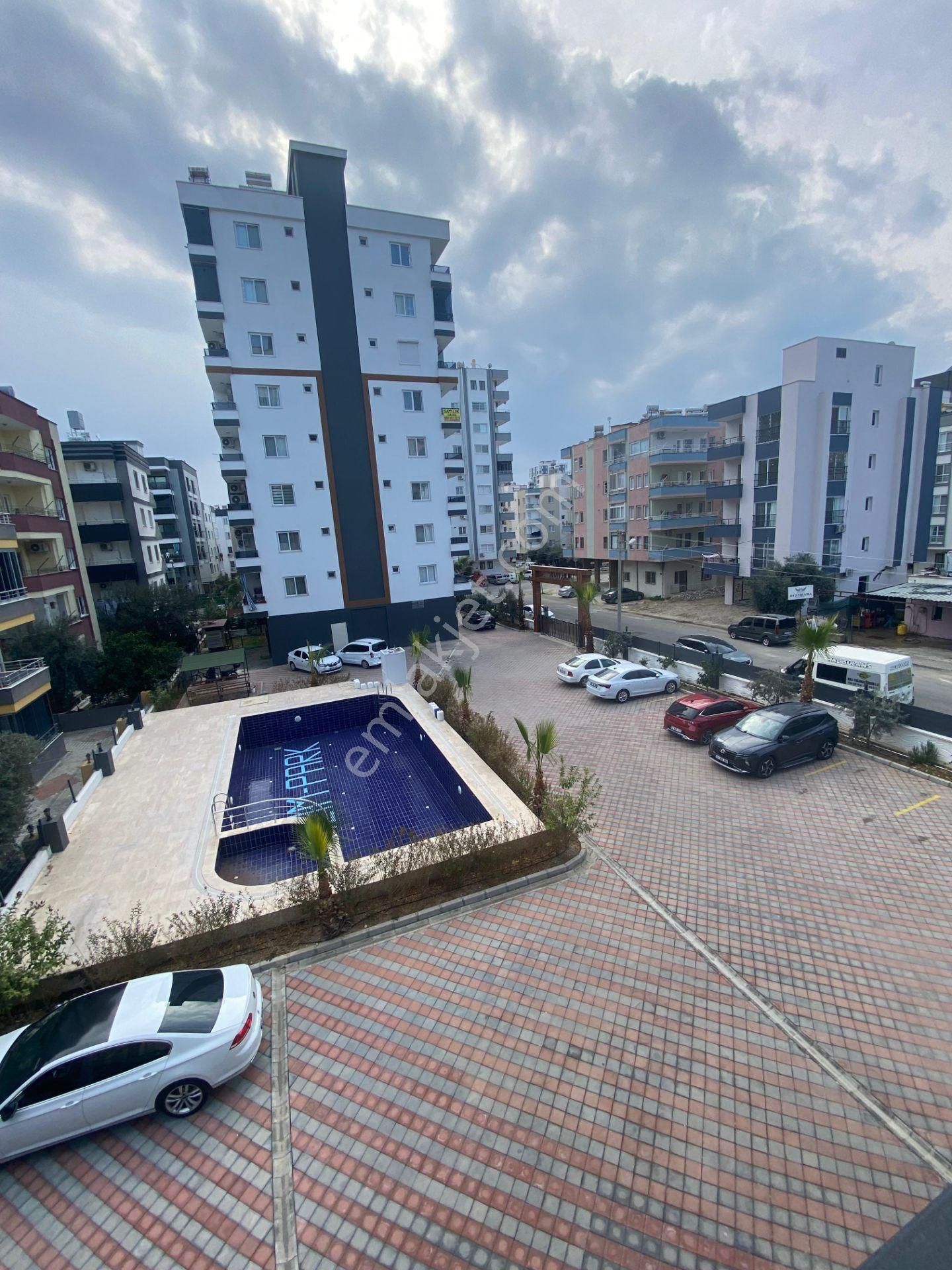 Erdemli Aşağı Alata'da Havuzlu Site İçerisinde 3+1 Satılık Daire