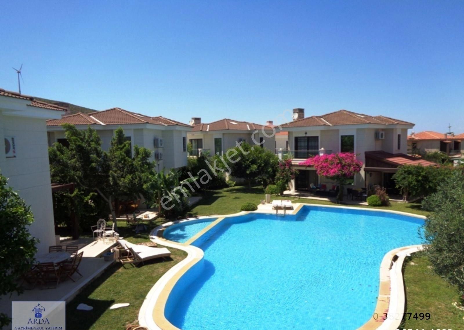 Alaçatı Göbene'de Havuzlu Sitede Satılık Tek Müstakil 3+1 Villa - Görsel 11