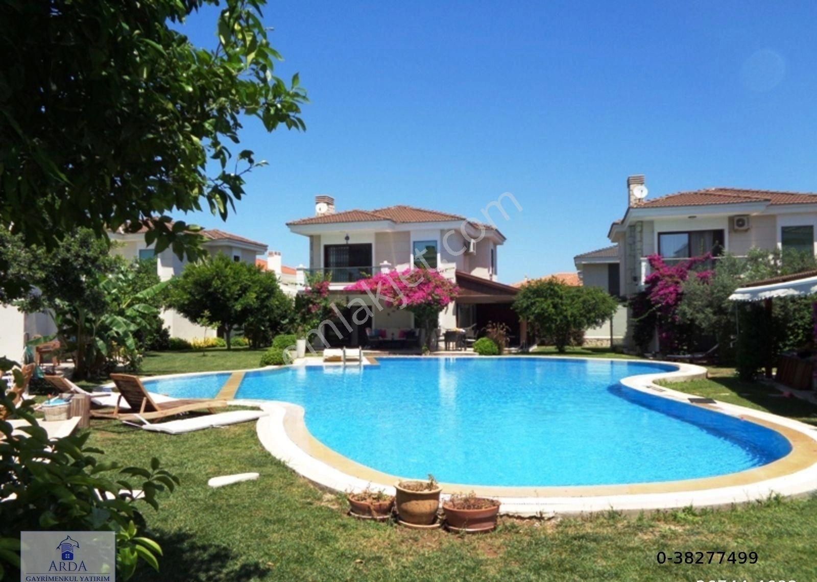 Alaçatı Göbene'de Havuzlu Sitede Satılık Tek Müstakil 3+1 Villa - Görsel 23