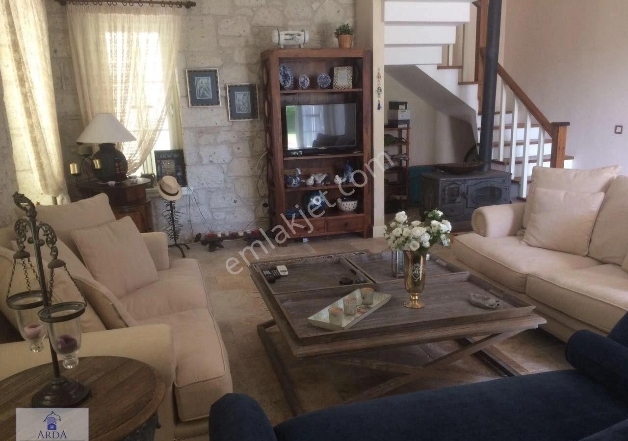 Alaçatı Hacımemişte Yüzme Havuzlu 3+1 Satılık Müstakil Lüks Taş Villa - Görsel 24