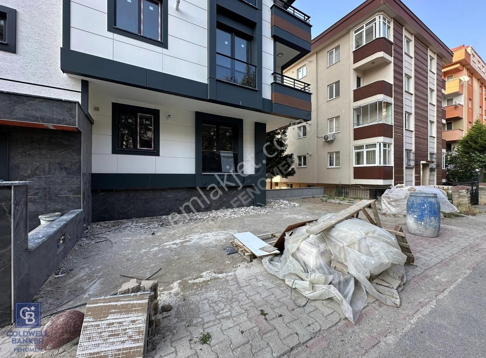Kainat Caddesi Üzerinde 3+1 Satılık Daire