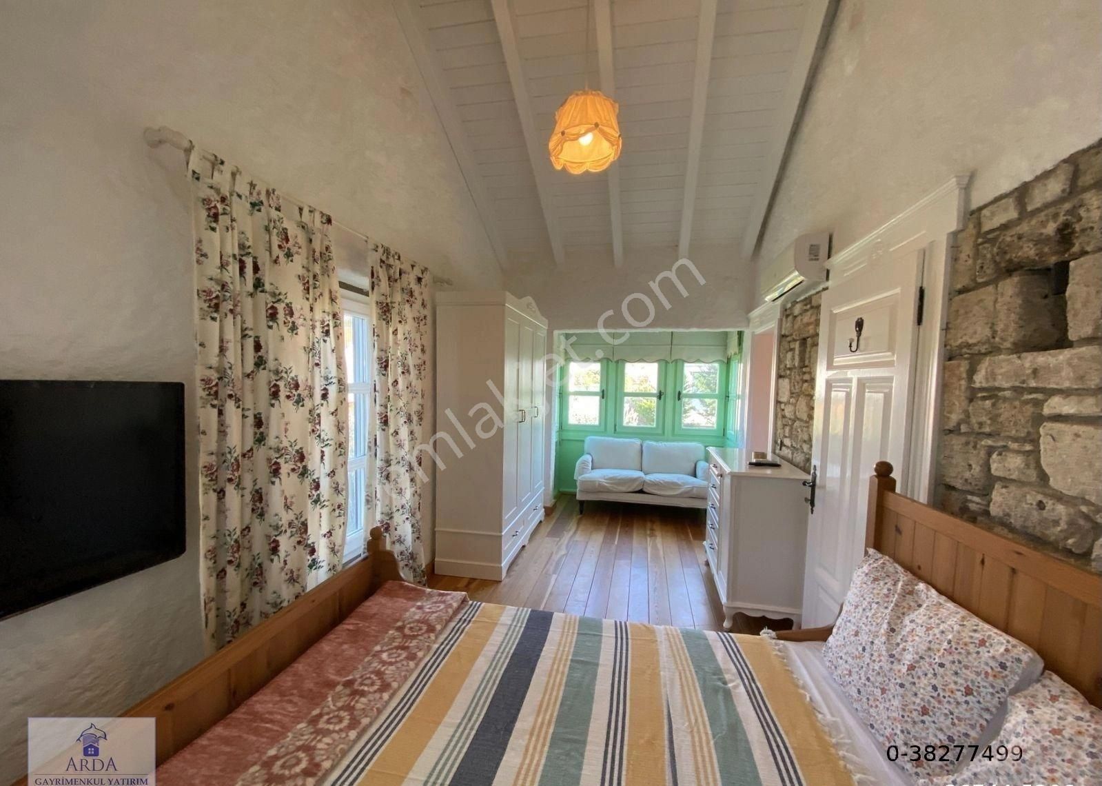 Çeşme Çiftlikköy’de Denize Çok Yakın 650m2 Arsa İçinde 4+1 Satılık Lüks Taş Villa - Görsel 24