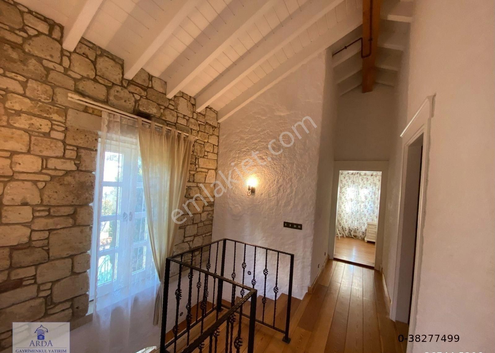 Çeşme Çiftlikköy’de Denize Çok Yakın 650m2 Arsa İçinde 4+1 Satılık Lüks Taş Villa - Görsel 12