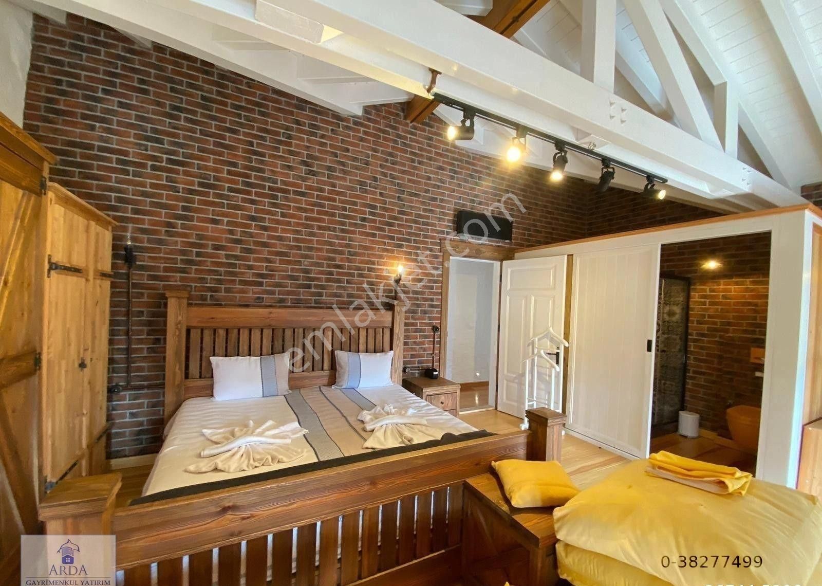 Çeşme Çiftlikköy’de Denize Çok Yakın 650m2 Arsa İçinde 4+1 Satılık Lüks Taş Villa - Görsel 2