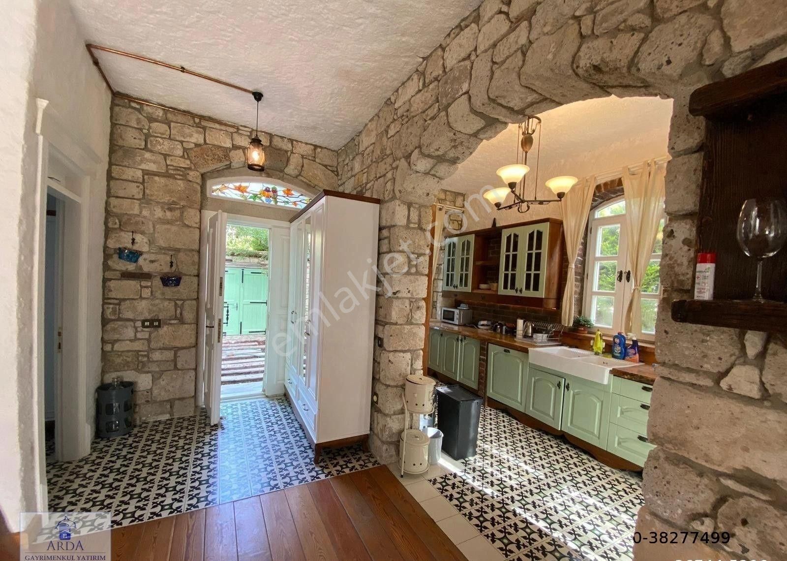 Çeşme Çiftlikköy’de Denize Çok Yakın 650m2 Arsa İçinde 4+1 Satılık Lüks Taş Villa - Görsel 26