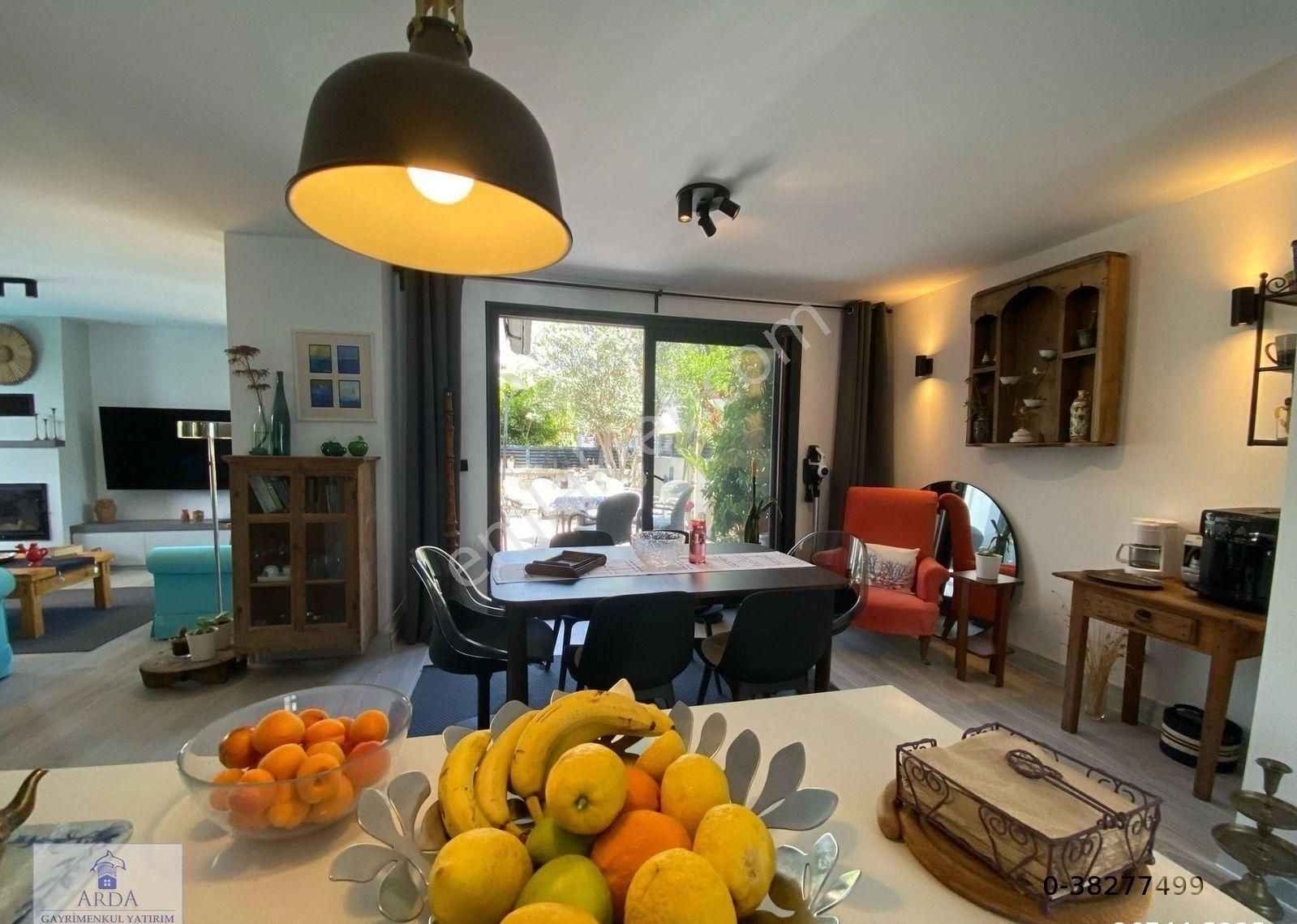 Alaçatı Çamlıkyolda 4+1 Yüzme Havuzlu Satılık Müstakil Lüks Villa - Görsel 2