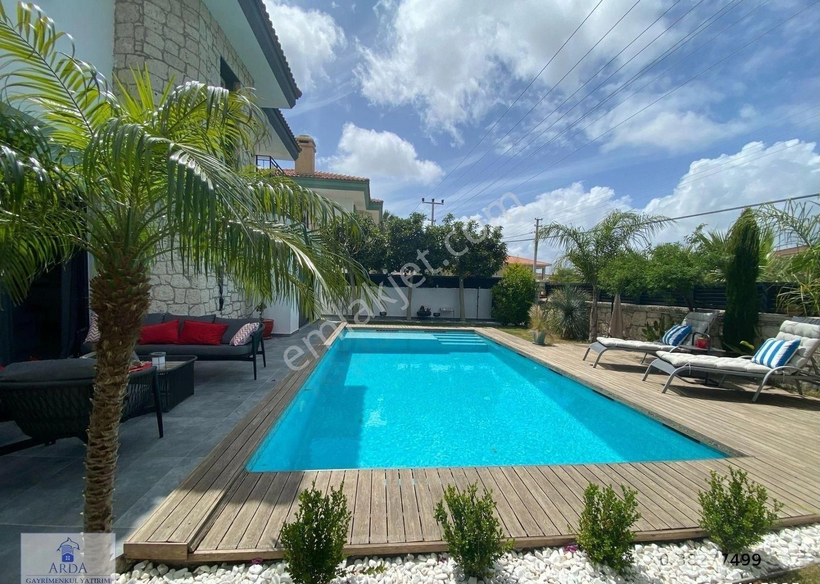 Alaçatı Çamlıkyolda 4+1 Yüzme Havuzlu Satılık Müstakil Lüks Villa - Görsel 5