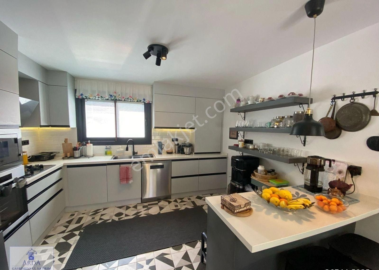 Alaçatı Çamlıkyolda 4+1 Yüzme Havuzlu Satılık Müstakil Lüks Villa - Görsel 28